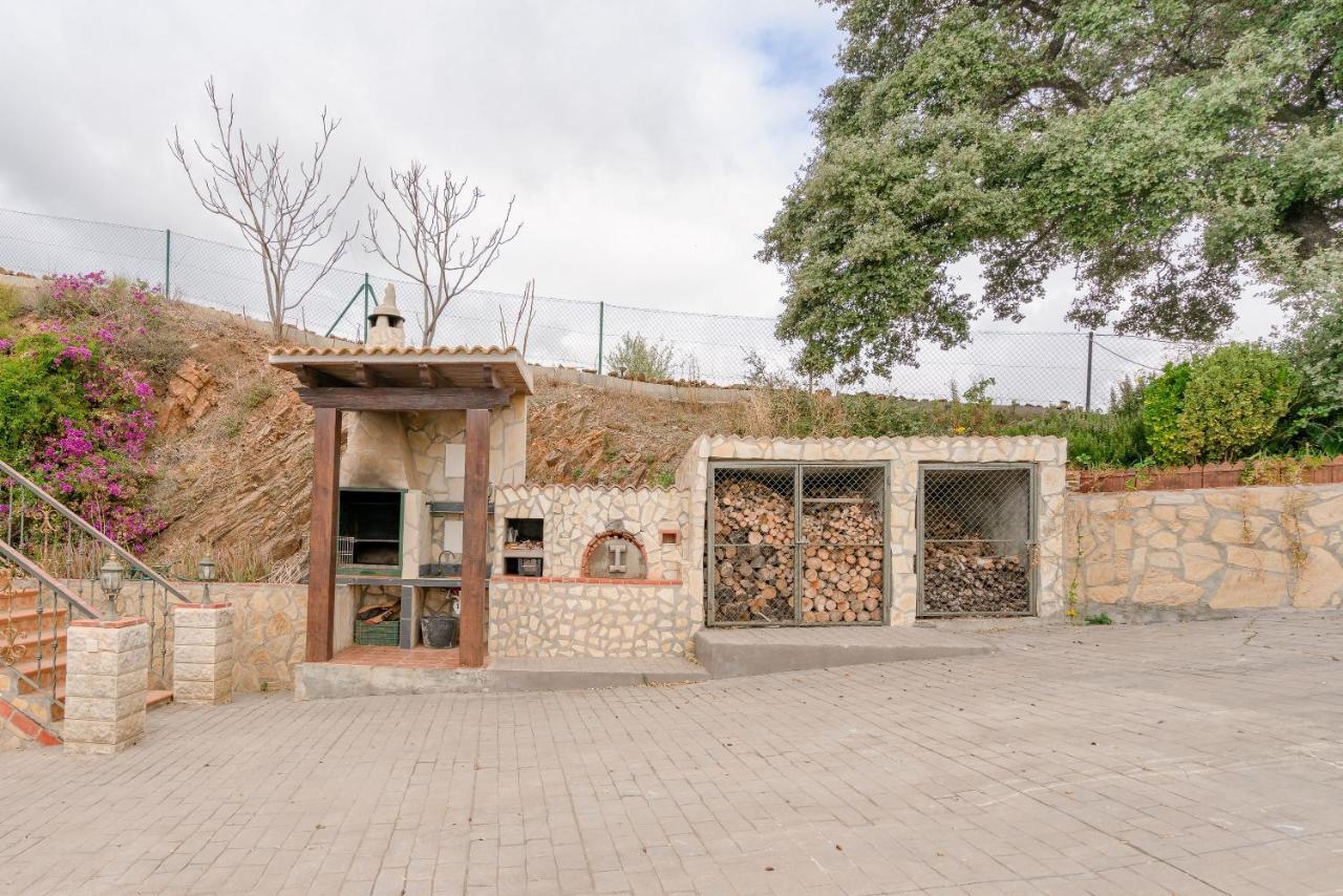 Вілла Cortijo La Encina Sayalonga Екстер'єр фото