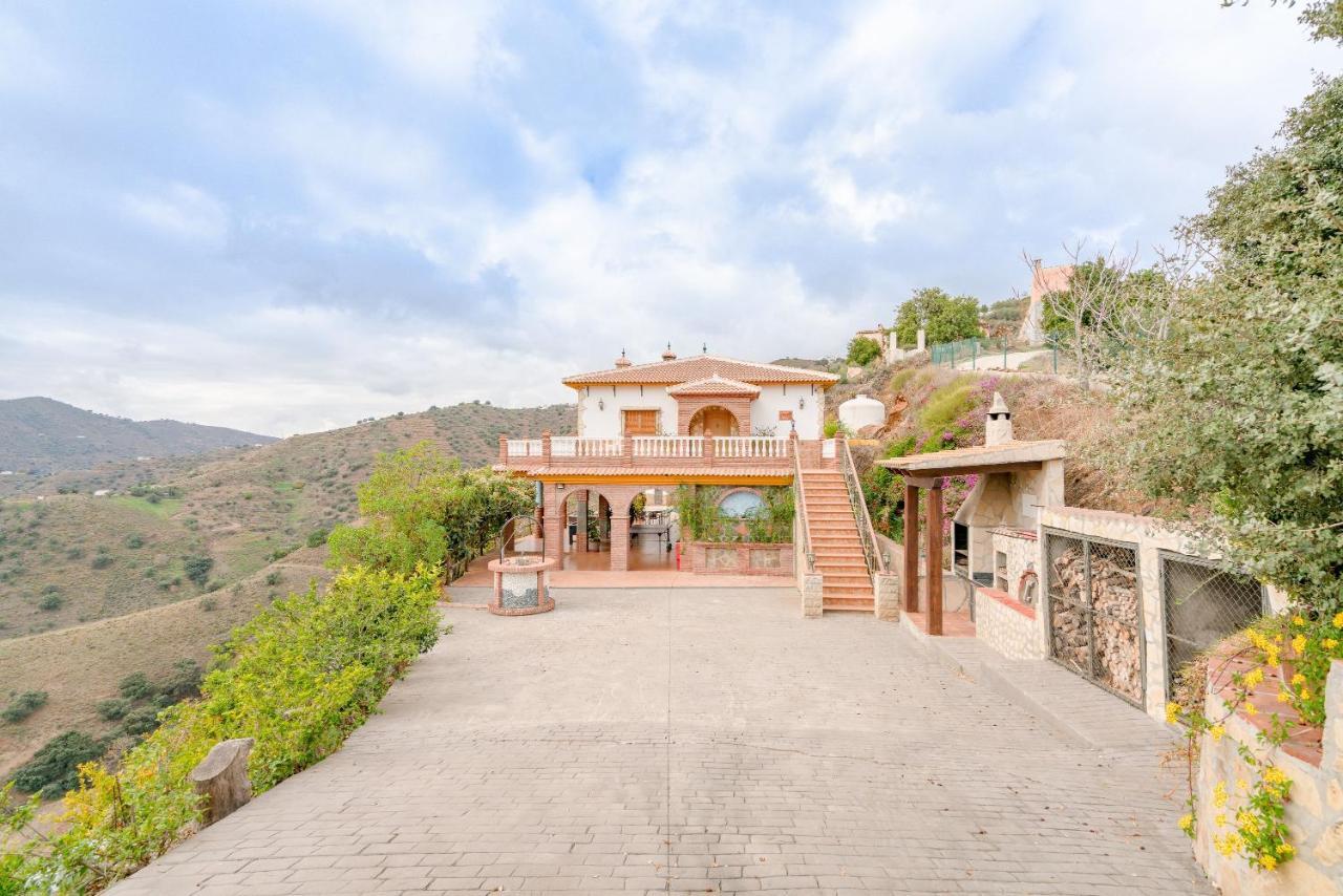 Вілла Cortijo La Encina Sayalonga Екстер'єр фото