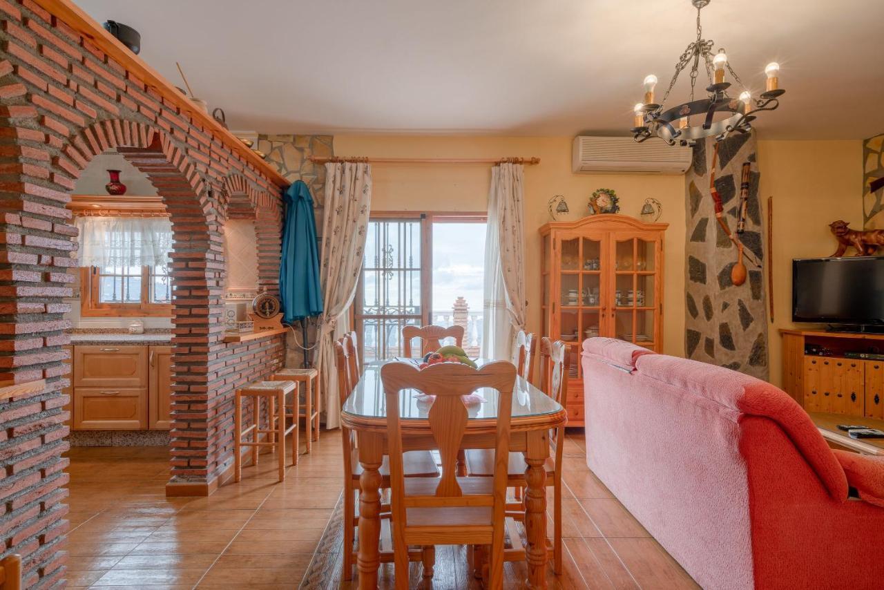Вілла Cortijo La Encina Sayalonga Екстер'єр фото