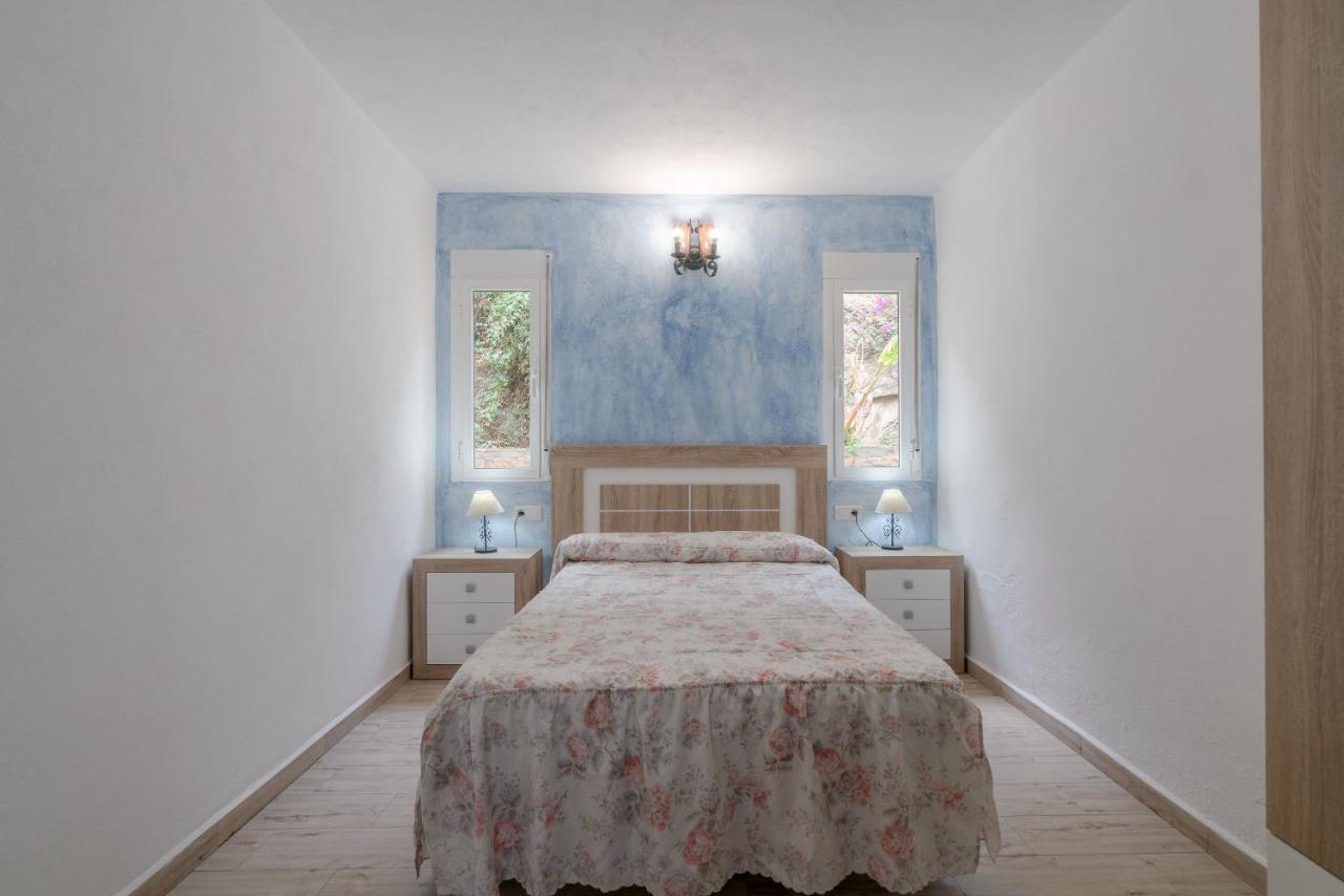 Вілла Cortijo La Encina Sayalonga Екстер'єр фото